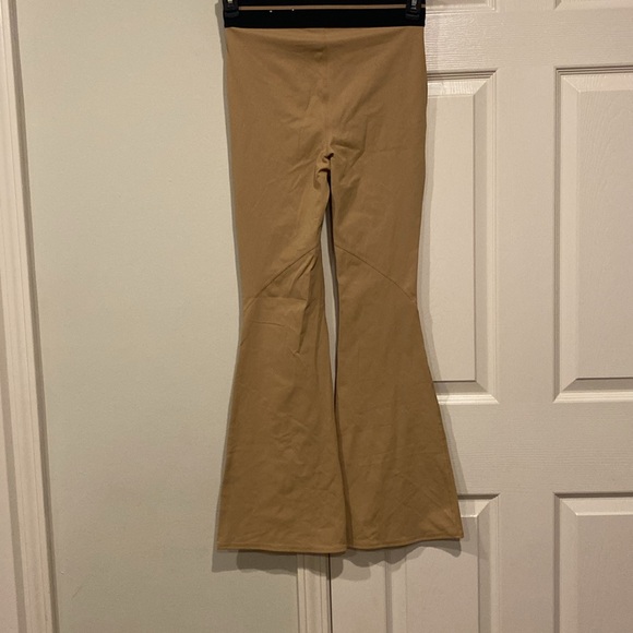 Joy lab workout flares with slit in the front - Picture 4 of 4